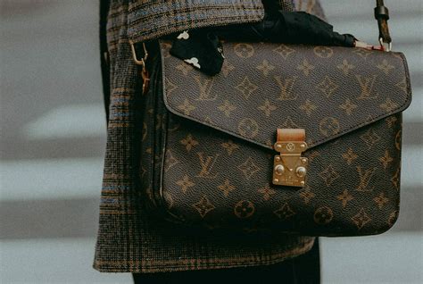 lv tas met certificaat|10 Manieren om een Neppe Louis Vuitton tas te Herkennen.